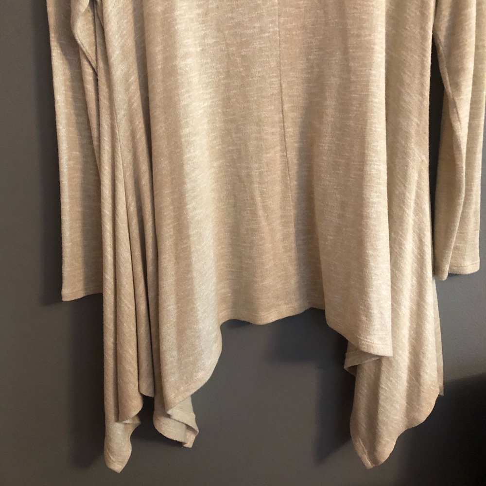 Long sleeve top✨ - Picture 4 of 4